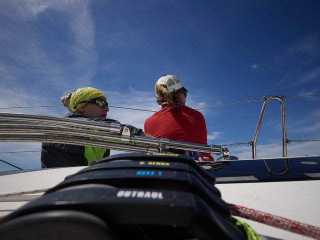 Crew im Cockpit während eines Törns